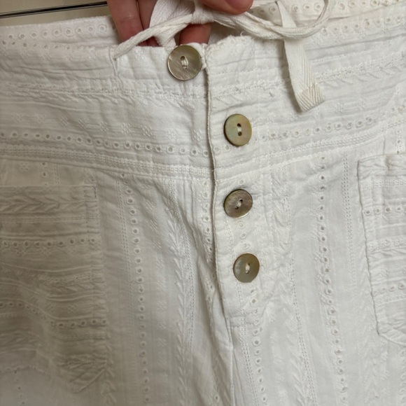Sundance White Eyelet Button Front Pants Size Large - Picture 4 of 10